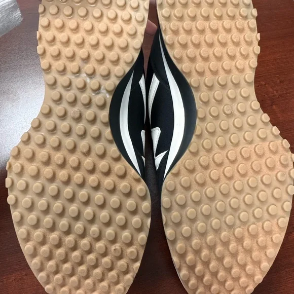 NWOT Steve Madden Black and White Athletic Shoes - Picture 5 of 6